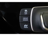 夜間など、静かに走行したい時などにEVモードへの切替えが出来ます。気分や走行状況に合わせてPOWER・ECO・NORMALを選べるドライブモードセレクトも装備されています。
