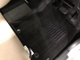嬉しい純正フロアマット付き♪ 状態も良好です(^^♪