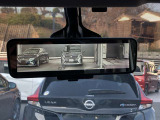 スマートルームミラーも付いています。後方ピラーや荷物、後席に同乗している方や曇りなど視界が遮られた場合でも後方カメラからの映像で安全確認をすることができます。