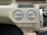 オートエアコン付きです!お好みの温度をセットするだけでエアコンの風量などを自動でコントロール。快適な車内でお過ごしいただけます。