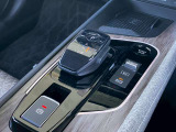 e-powerのシフトレバーはお洒落で使い勝手も良いですよ。