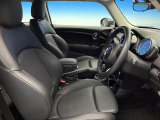 ●シートの使用感:破れ・へたりも少なく、ご覧の通りきれいな状態を維持しております。また、室内クリーニング・コーティングもご用命いただけます。