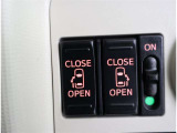 両側電動スライドドアのスイッチ付です。車内からもスイッチひとつで楽にドアの開閉が可能です。電動なので開閉時に力を使う必要がなく、半ドアになることもありません!