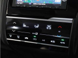 ◆オートエアコン装備◆ お好みの温度を設定をするだけで、後は、自動で風量を調節してくれます!快適にドライブが楽しめます。