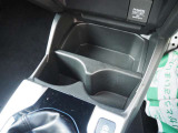 車内はドリンクホルダーや収納も多く使いやすい内装になっております♪
