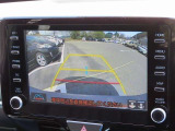バックモニター付きでガイドラインがモニターに表示され、車庫入れや縦列駐車などの際に役立ちます!