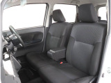 長時間の運転も疲れにくいフロントシート!体をしっかり支えてくれて運転がしやすい形状です!!