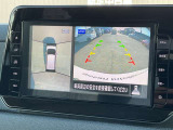 アラウンドビューモニターです。上空からお車の周りを見る感覚で表示されますので、車庫入れも簡単