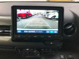 初心者の方や運転が苦手な方でも安心して駐車ができるバックカメラ!