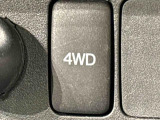 走行中でも4WD&hArr;2WDの切り替えはスイッチ一つでOK。パートタイム4WDで悪路走行性と経済性を両立。