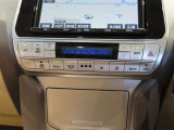 ステアリングスイッチ付き。前方から目を離すことなく操作することが可能です。