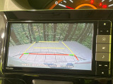 【バックカメラ】駐車時に後方がリアルタイム映像で確認できます。大型商業施設や立体駐車場での駐車時や、夜間のバック時に大活躍!運転スキルに関わらず、今や必須となった装備のひとつです!