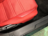 痛みの出やすい運転席シートの角、フロアマット、座面、ともに良好です