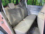 後部座席も気になるようなキズ・汚れやへたり等、大きなダメージはなく、良好な状態です。