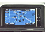純正ナビを装備。タッチパネル式で使いやすく、お出かけもラクラクです。