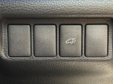 【パワーバックドア】スマートキーや運転席のボタンを押すだけでリアゲートが自動で開閉します!荷物を持っている時や、高い位置にあるバックドアを閉める際に便利な機能です♪