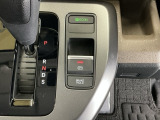 パーキングブレーキはスマートな電子制御式と合わせて渋滞時等にブレーキペダルから足を離しても停車状態を保持してくれるオートブレーキホールド機能で運転が楽になります。スタートはアクセルペダルを踏むだけ