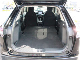 簡単に収納できる後部座席!大空間が出現します!シートアレンジが多彩な点も特徴です!レジャー用品も積み込めます!