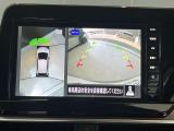 前後左右4つのカメラで、上から見たような映像をお届け、駐車時も安心、アラウンドビューモニター付(肉眼では確認し辛い左前の映像に切り替えることも可能です)。