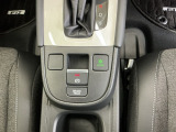 パーキングブレーキはスマートな電子制御式と合わせて渋滞時等にブレーキペダルから足を離しても停車状態を保持してくれるオートブレーキホールド機能で運転が楽になります。スタートはアクセルペダルを踏むだけ