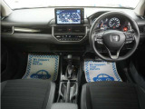 運転にかかわる様々な操作を安全に行えるように視点移動が少なく、操作性に配慮されたスイッチ類が凝縮されたコクピットです。