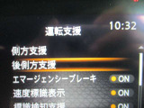 BSW(後側方車両検知警報)機能は車線変更時、隣車線に車両がいる場合、警報とともにメーター内の表示とドアミラーの表示灯が点滅し、ドライバーに注意を促します。