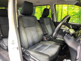 運転席まわりには十分なスペースがあり、大柄な方でもゆったり運転していただける環境です。