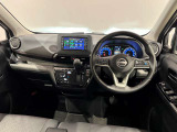 気持ちよく視界が広がる、開放的な運転席です