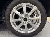 アルミホイール付き!「純正」なので車のデザインともマッチしています。お洒落は足元から。。。といいますから♪