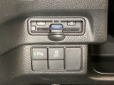 Hondaセンシング用の、VSA(ABS+TCS+横滑り抑制)解除スイッチなどはハンドルの左側に装備しています。その上にETCがついています。高速道路の料金所の通過も楽々です。