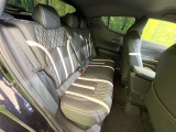 後部座席も気になるようなキズ・汚れやへたり等、大きなダメージはなく、良好な状態です。