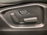 シートはパワーシートになっています。ポジションを快適な位置に調整できますよ。