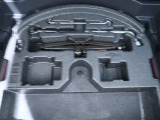 パンク修理キットを装備しております。