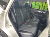 後部座席も気になるようなキズ・汚れやへたり等、大きなダメージはなく、良好な状態です。