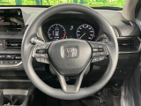 インテリアに合わせたデザインのステアリングは、運転される方のことも考え、運転しやすい形状、大きさです。是非一度、実際に触ってお確かめください。