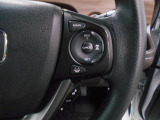 ハンドル右側にはクルーズコントロールのスイッチが装備され運転中の操作も安心して行えます!