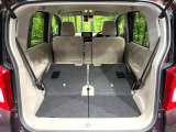 普段のお買い物や通勤、送迎等に十分な荷室スペースを確保しております。セカンドシートを倒すと、大きな荷物の積載も可能です♪