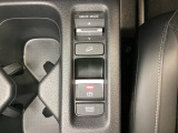 セレクターノブの下に、3つの異なる加速感を楽しめるドライブモードスイッチがついています。一般道、スポーツ走行、エコ走行など、シーンに合わせて最適な加速感を楽しめるドライブモードスイッチです。
