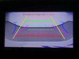バックモニターで、後方を確認しながら安心して駐車することができます。運転初心者も熟練者も必須の機能ですよ!