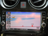 日産純正の地デジ対応ナビゲーションが装着されてます。