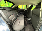 後部座席も気になるようなキズ・汚れやへたり等、大きなダメージはなく、良好な状態です。
