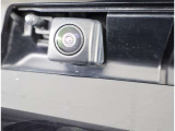 バックカメラが付いているので後方確認が非常にしやすいです。今や運転初心者も熟練者も必須装備!ついていて損はないですね♪