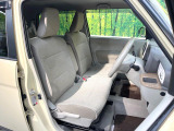 運転席シート廻りは使用感も少なく、良好な状態となっています。前オーナー様が丁寧に使っていたことがよくわかりますね。