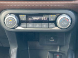 オートエアコンで温度調整も楽チン!四季を問わず快適に運転することが出来ます。