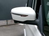 ウインカー付きドアミラーです。周りに「ウインカー&ハザード」を気づいてもらえるお洒落&安全確保のアイテムです。