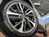 【純正18インチアルミホイール】外観にマッチした純正アルミホイールを装着しております。各種社外アルミホイールや、スタッドレスタイヤも取扱いしております。是非ご相談ください♪