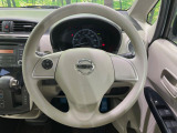 インテリアに合わせたデザインのステアリングは、運転される方のことも考え、運転しやすい形状、大きさです。是非一度、実際に触ってお確かめください。