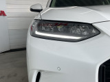 フルLEDヘッドライト、デイタイムランニングランプ付きです