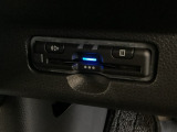 ハンドルの左下にETCがついています。高速道路の料金所の通過も楽々です。 カードの取り出しもしやすい場所についています。