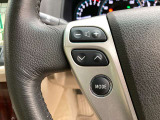 運転中、オーディオの操作をしてて、ハッとしたことはありませんか?ステアリングスイッチは、運転中でもハンドルでオーディオの操作が可能です。安全なドライブをサポートします。